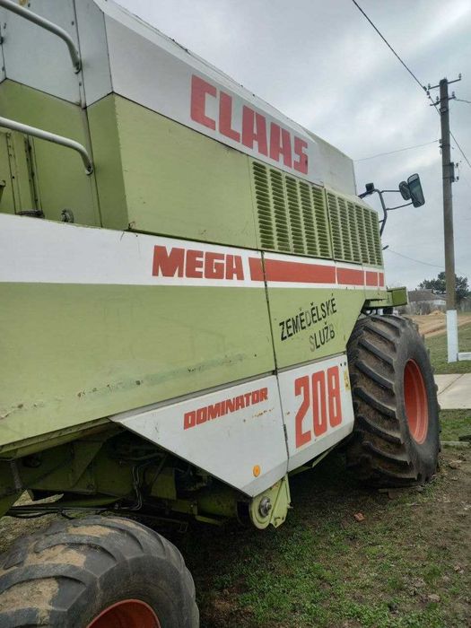 Комбайн зернозбиральний Claas Mega 208 II