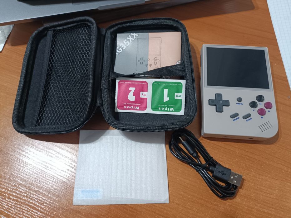 Andernic rg35xx  64gb сіра с сумкой в комплекте