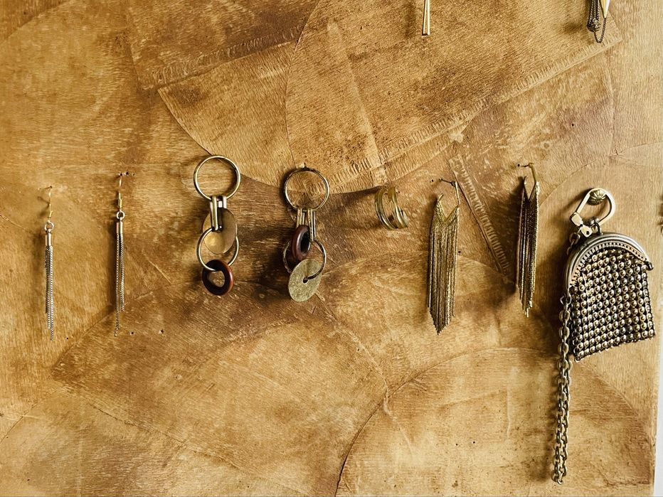 Золоті прикраси, біжутерія, срібло, позолота