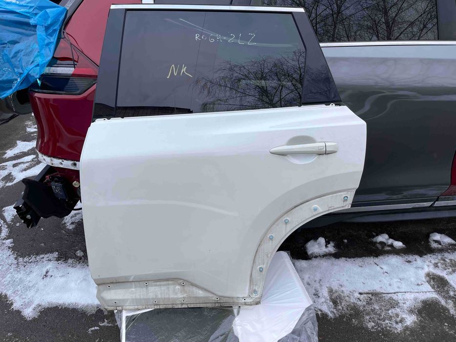 Двери Nissan Rogue T33  дверь