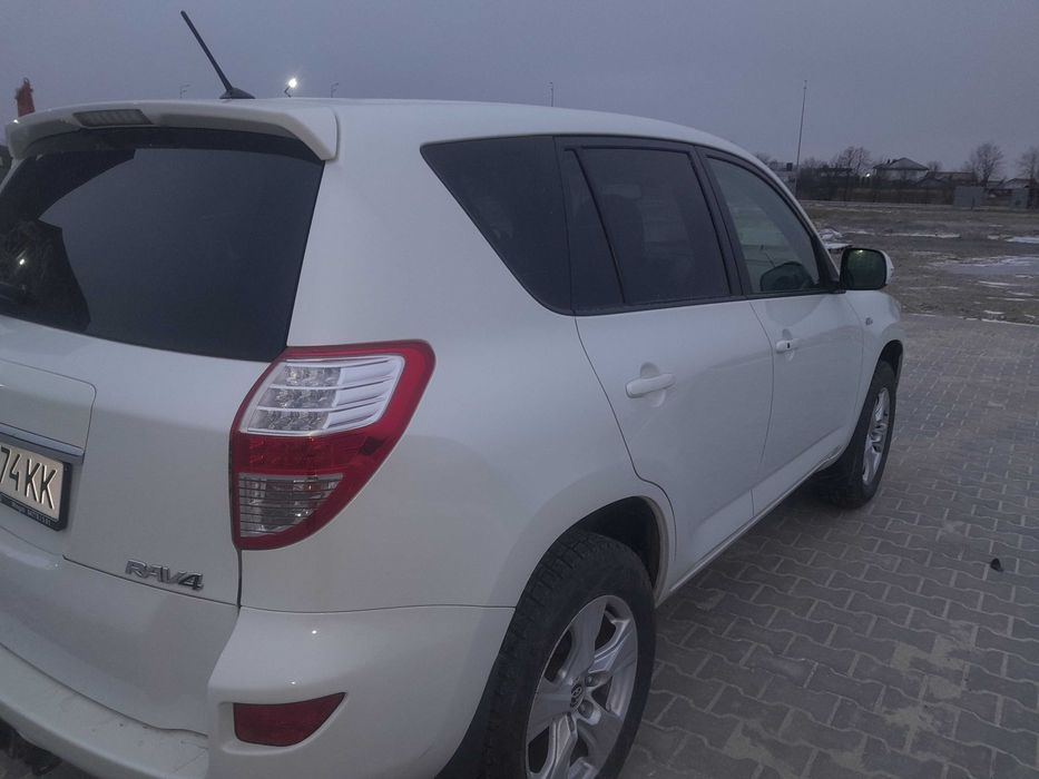 Тойота раф 4 2013 рік