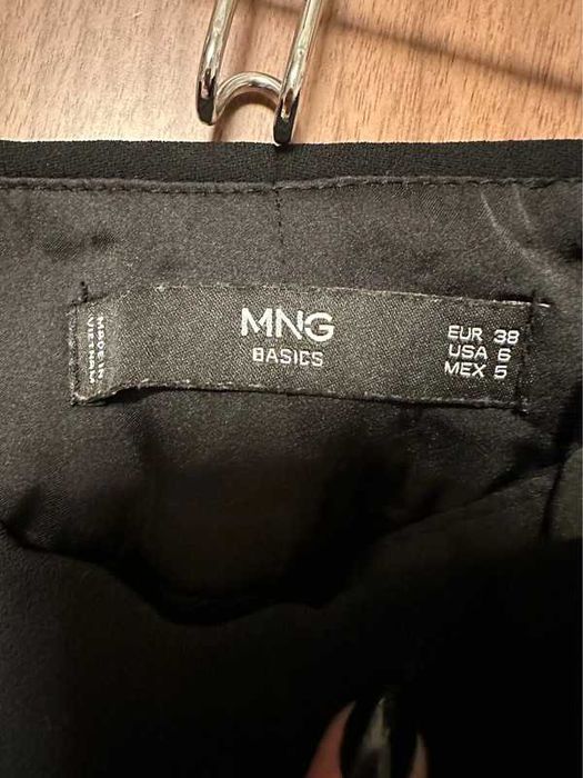 Calças pretas chino de mulher (38) - MANGO