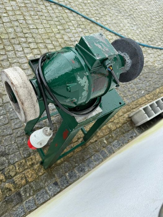 Esmeril trifásico.64741149607041122