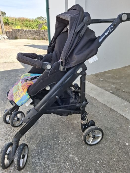 Carrinho de bebé.
