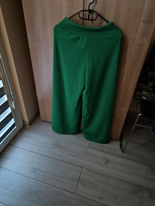 Spodnie dzwony w bardzo dobrym stanie