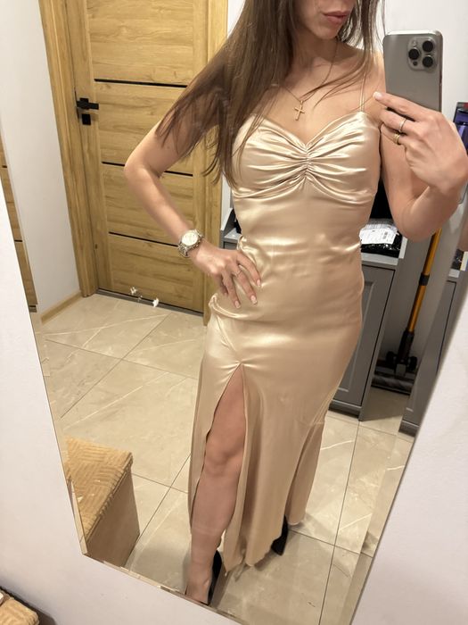 Długa sukienka w pięknym kolorze idealna na święta lub sylwestra S