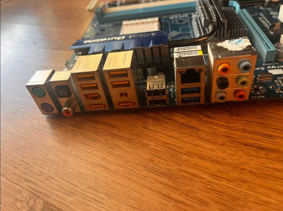 Gigabyte GA-790XTA-UD4