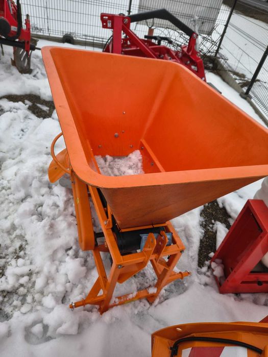 Rozsiewacz motyl posypywarka piasku pom augustów jak kos komunalna