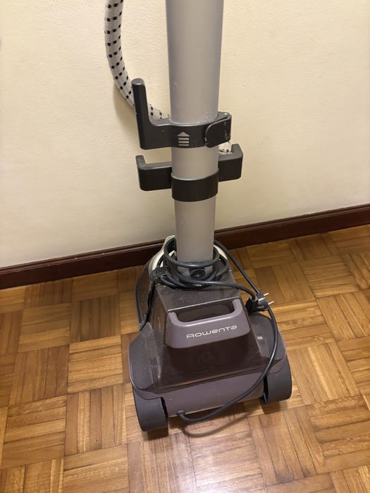 Ferro de Engomar Vertical a Vapor Rowenta Master Valet