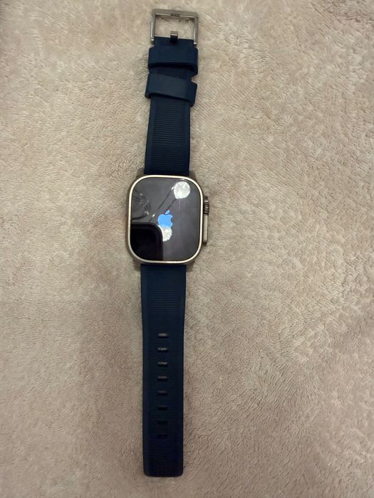 Apple Watch Ultra 2 z dodatkowym paskiem