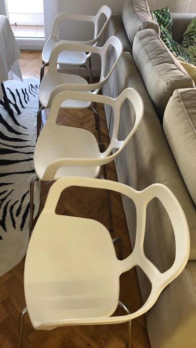 Conjunto de 4 cadeiras brancas
