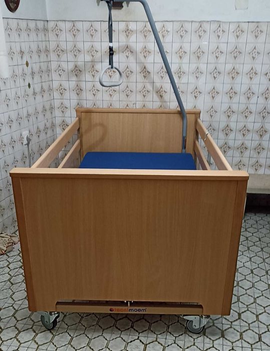 Cama médica articulada