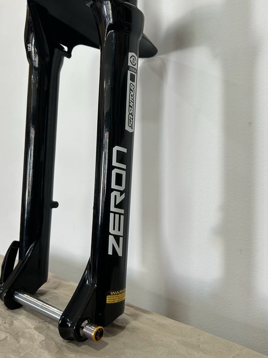 SR Suntour Zeron 35 150mm