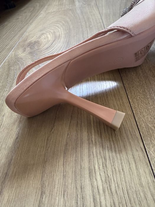 Czółenka morelowe 38 nowe