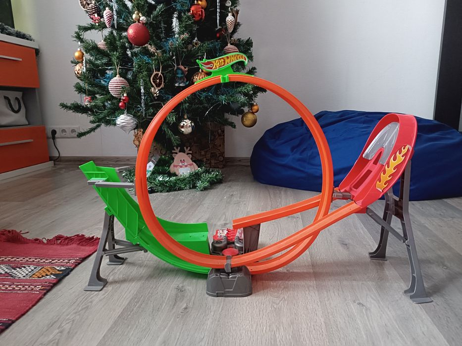 Хотвілс трек. Hot Wheels trek. + Машинки