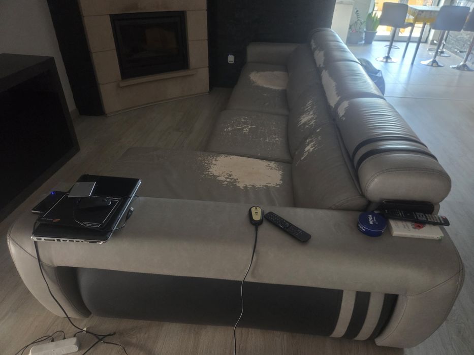 Sofá 3 metros a precisar restauro pele