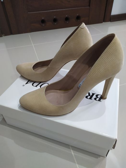 Szpilki beżowe r.38