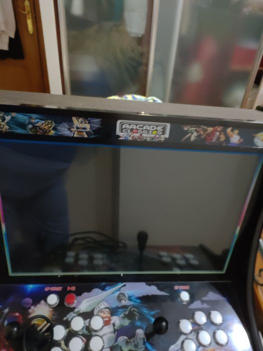 Máquina de jogos como nova com 5.500 jogos tá como novo