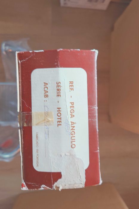 Barra ângulo c/ esponjeira, concebida para auxiliar no banho (nova)