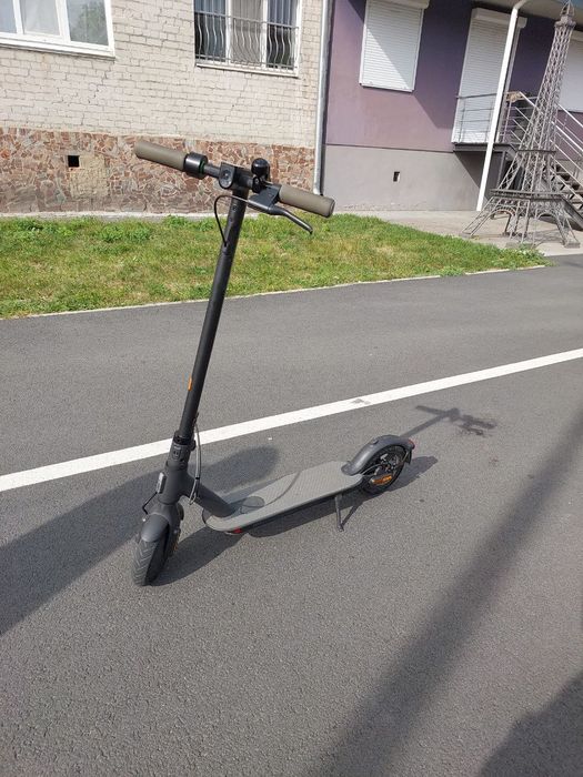 Електро самокат Xiaomi Essential