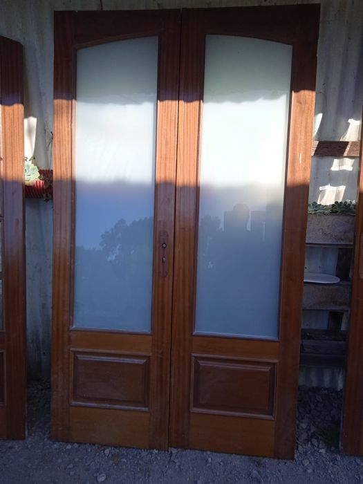 Vendo portas com  vidros