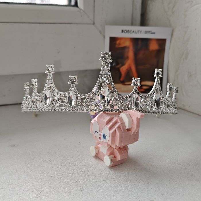 Діадема, корона, тіара, аксесуари для волосся