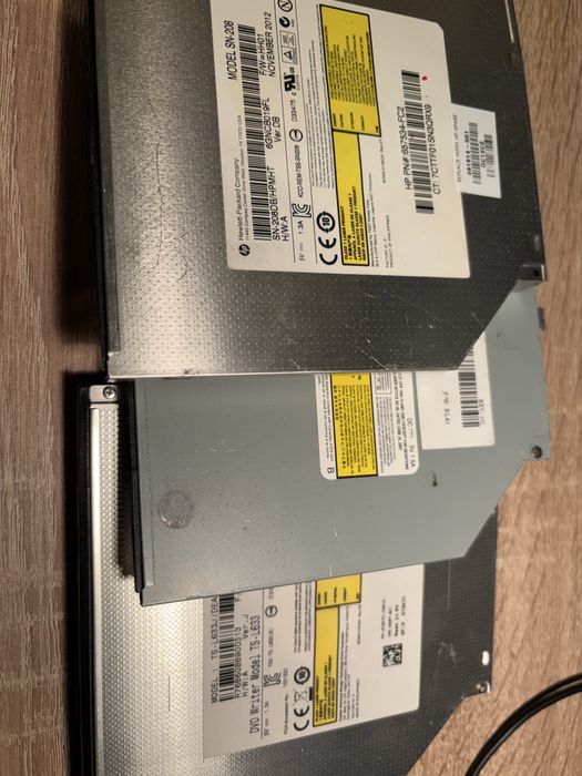 podzespoły komputerowe – procesory, pamięci RAM, dyski, karta WiFi