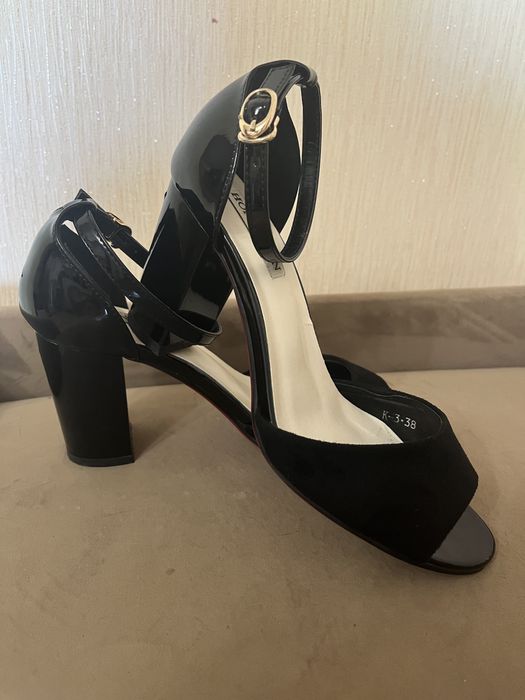 Босоніжки, 38 розмір, чорного кольору