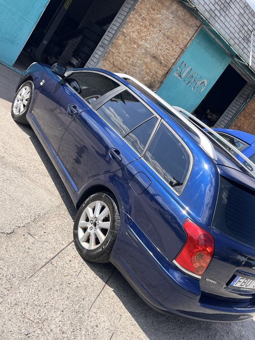 Тойота avensis 2.0 на повному бойовому