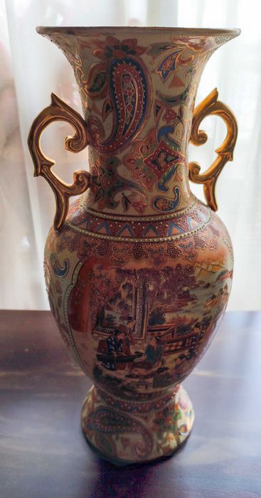 Jarrão Antigo em Porcelana Satsuma com Relevos Moriage (46cm)