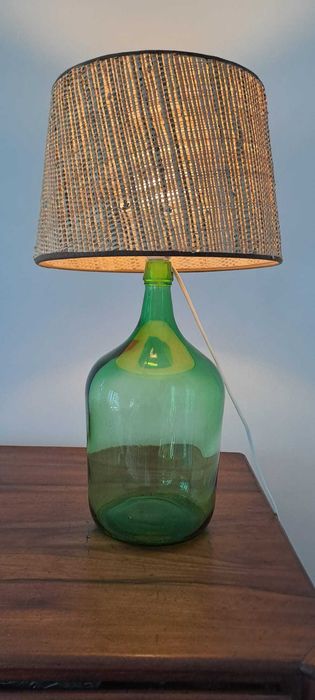 Candeeiro garrafão verde com abajour
