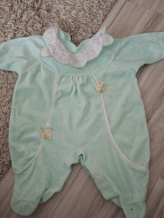 Welurowy pajacyk dla dziecka