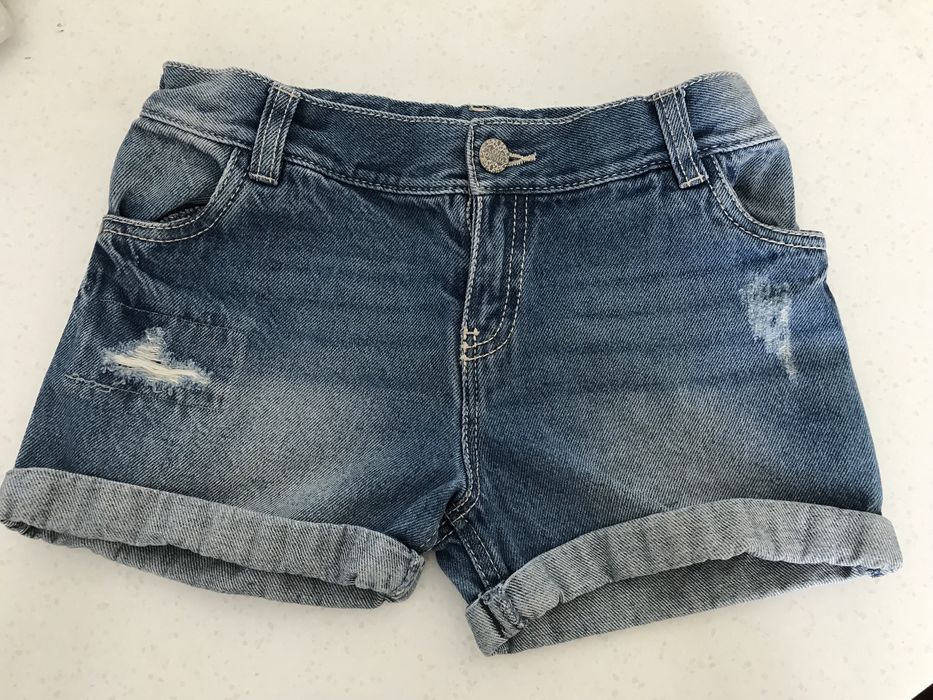 Шорты на девочку 9-10 лет , рост 140 см , в отличном состоянии.