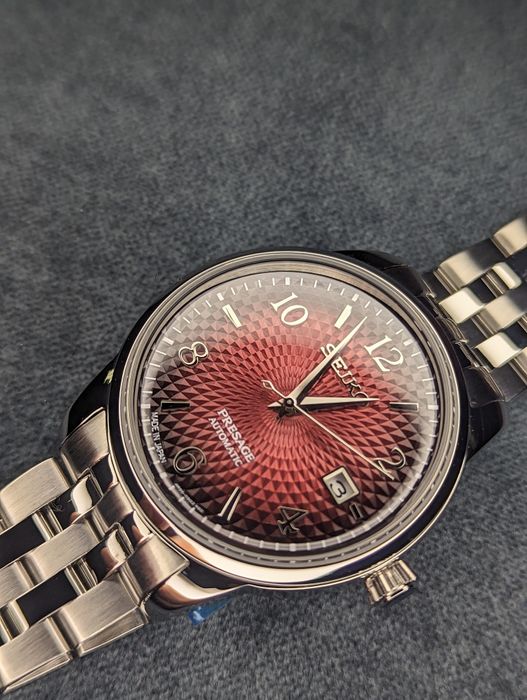 Seiko mod prestiżowy i elegancki łososiowy