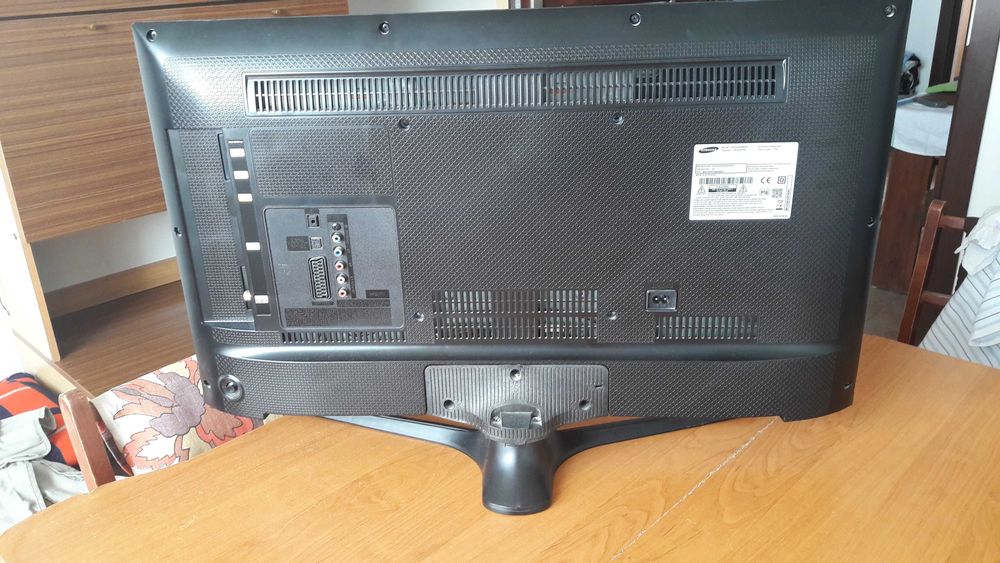 Sprzedaje telewizor SAMSUNG i daje za darmo teczkę skórzaną