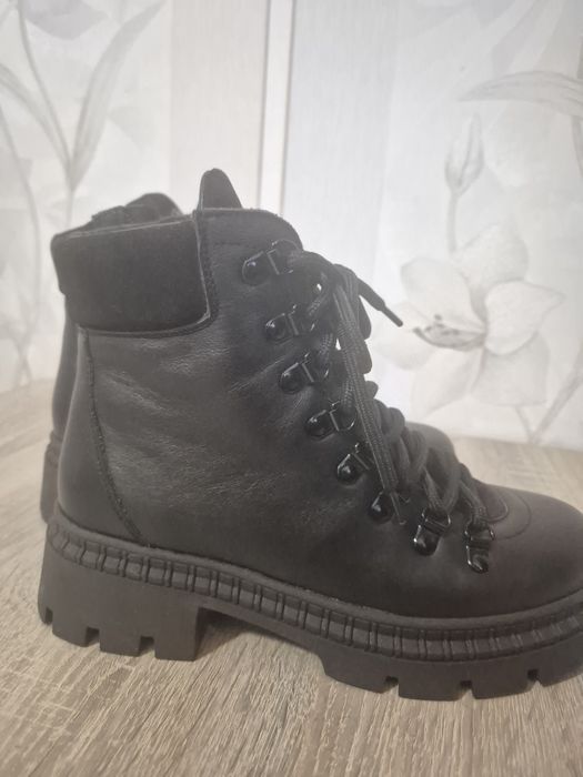 Нові черевики демісезонні 38