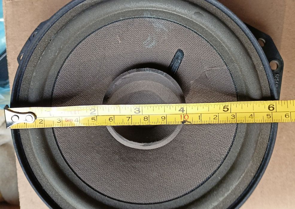 Głośnik samochodowy 15 cm + maskownica.