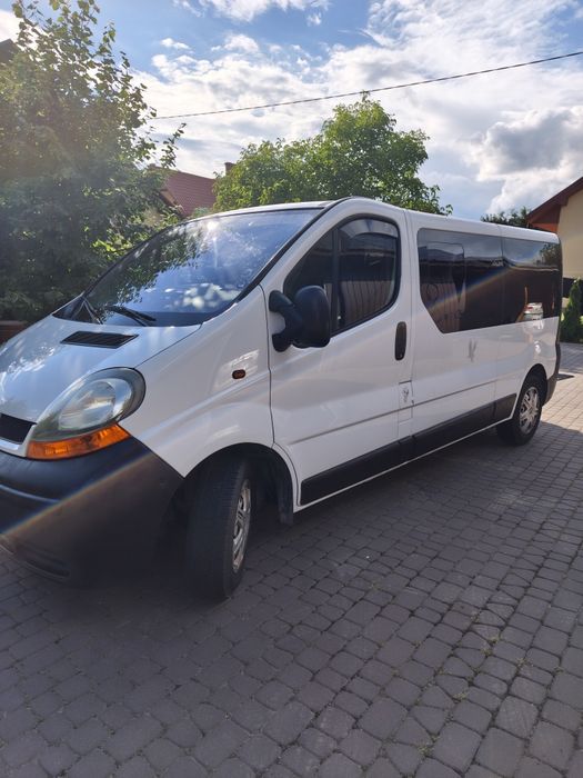 Renault Trafic bus 9 os. long