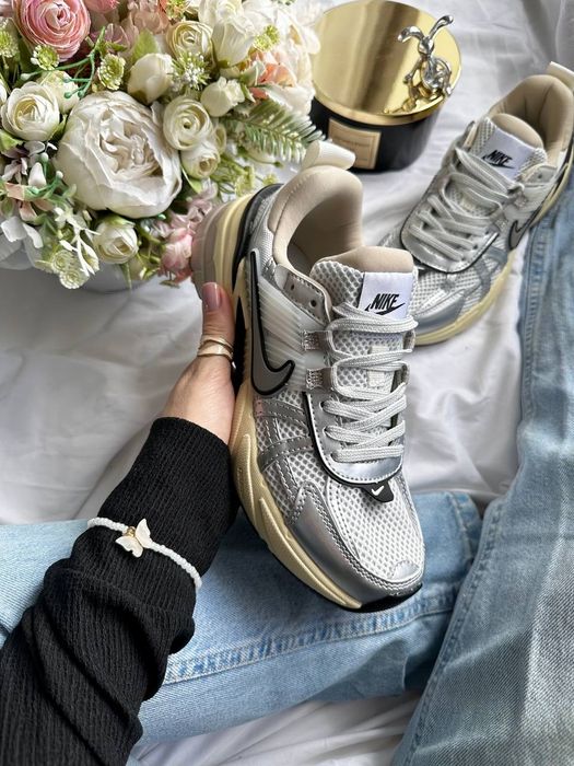 Nike V2K Runtekk Summit White Metallic Silver