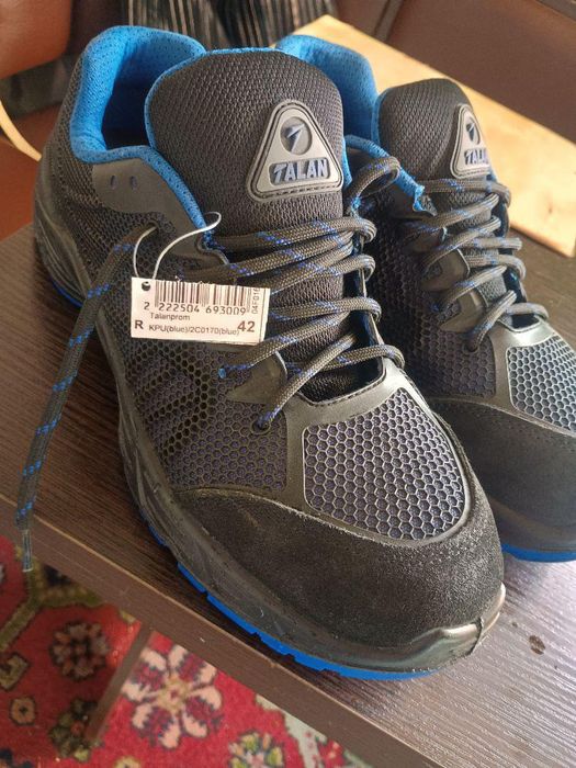 Робоче взуття, кросівки