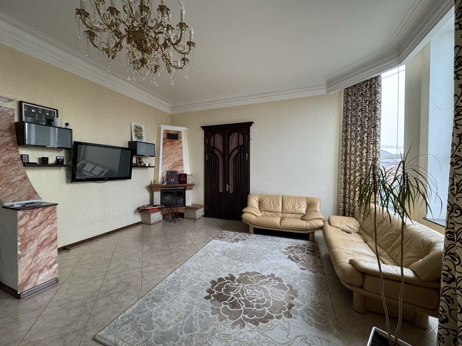 Здається будинок