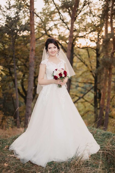 Ніжна весільна сукня