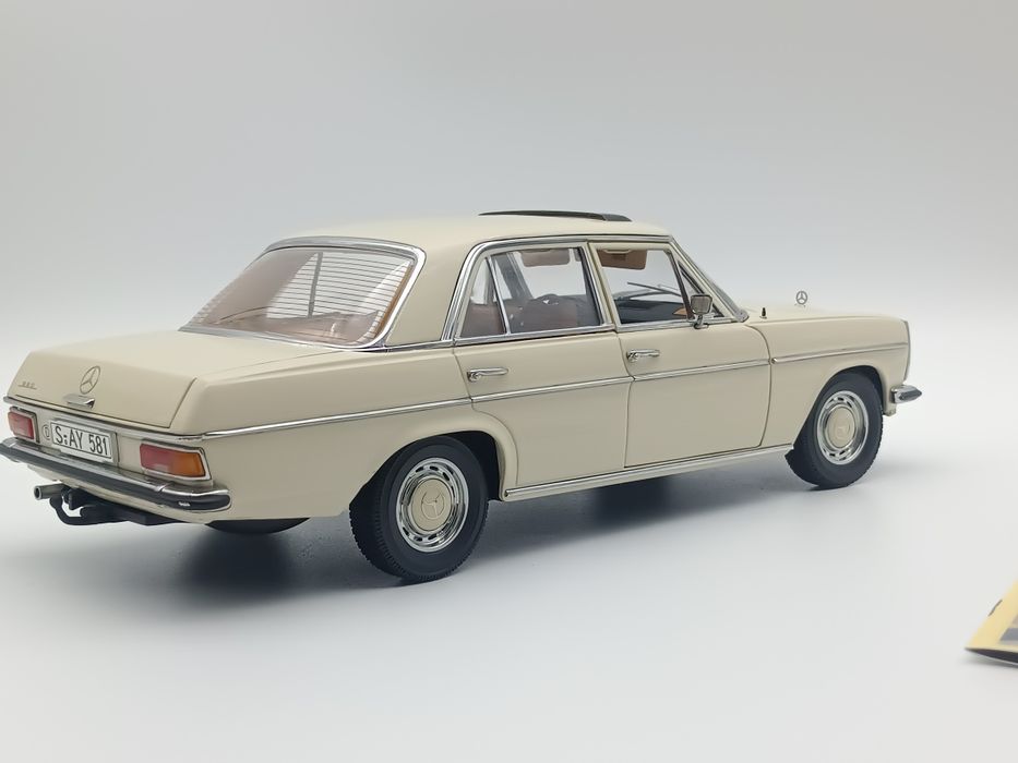 Mercedes Benz 115 1:18 Sun star