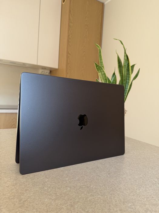 MacBook Pro 16” M4 Max 48GB ram 1 TB SSD