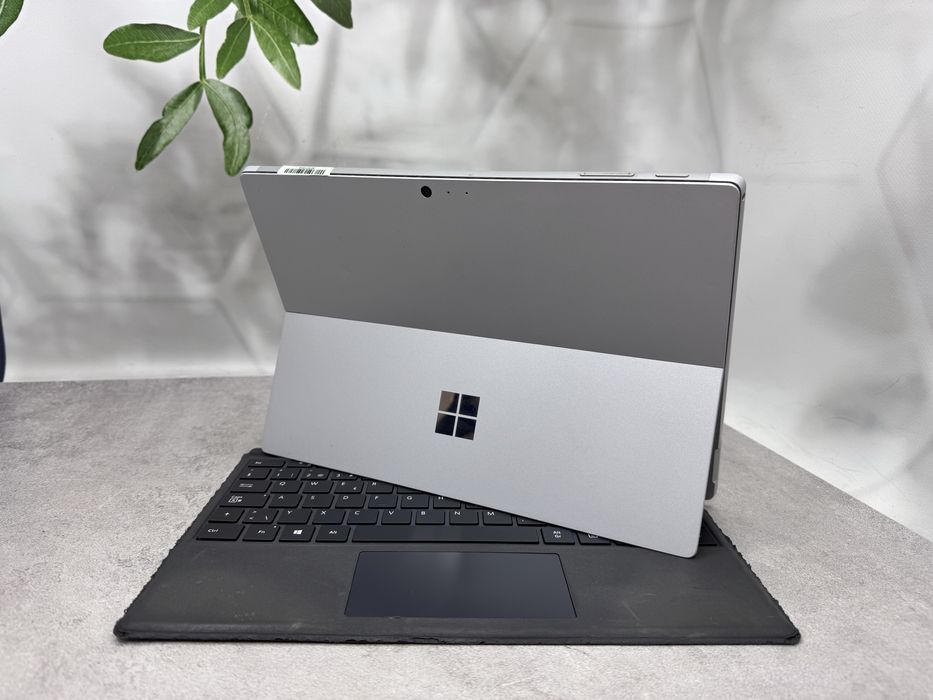 Планшет Microsoft Surface Pro 5/i5-7300U/8GB/256 GB/12.3"/3K/2736x1824