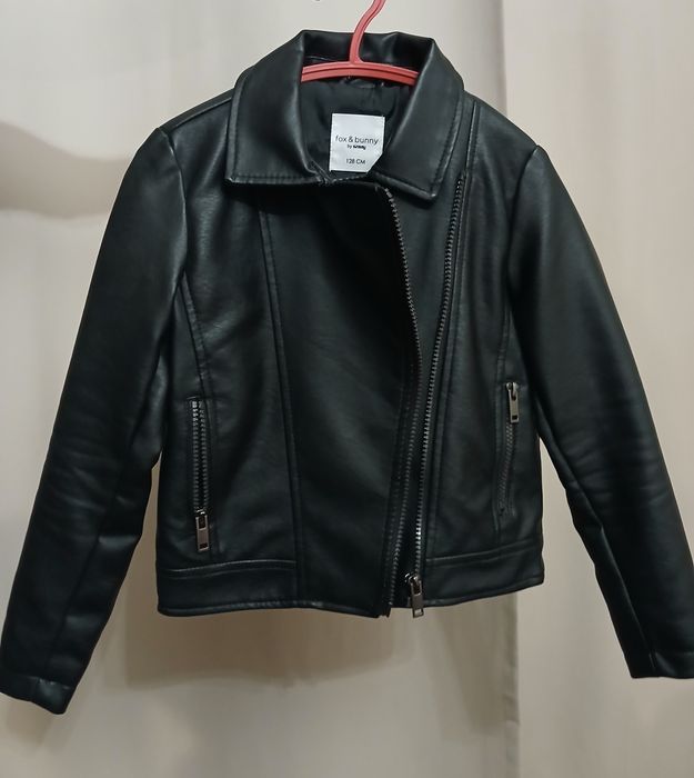 Куртка на дівчинку