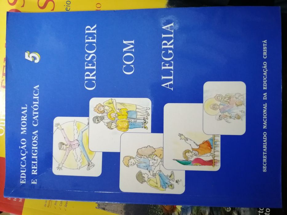 Livro Crescer com Alegria EMRC