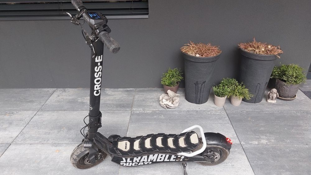 Hulajnoga elektryczna E Cross Ducati Super stan