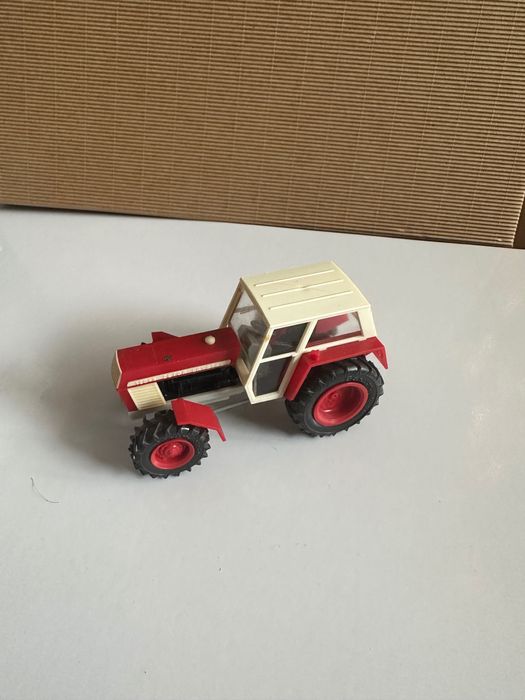 Modelik czeskiego ciągnika Zetor Crystal 12045