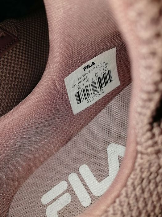 Продам новые оригинальные кроссовки Fila